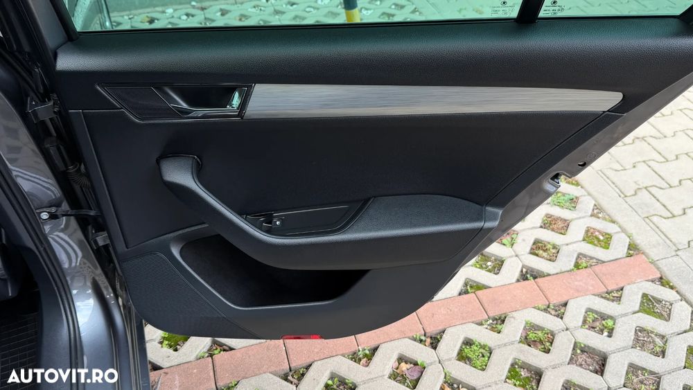 Skoda Superb Combi 2.0 TDI DSG Ambition - 31