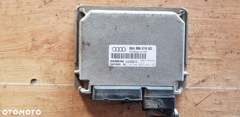 AUDI A3 8L 1.6 SR STEROWNIK SILNIKA 06A906019BG - 1