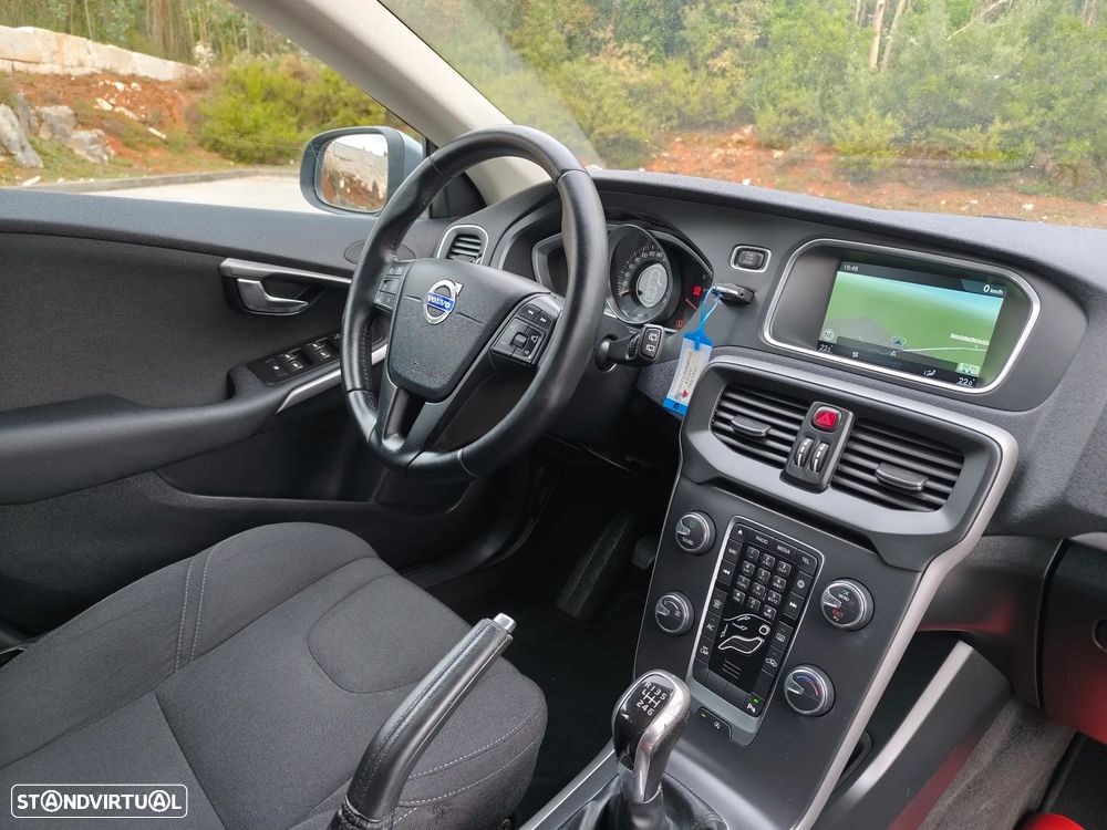 Volvo V40 D2 Momentum - 8
