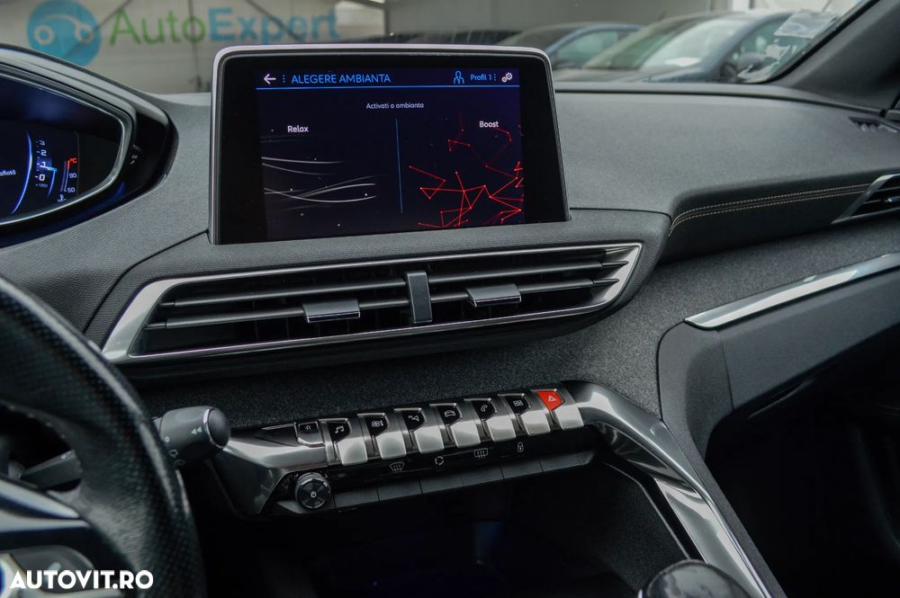 Peugeot 3008 1.2 PureTech Turbo S&S Allure - 22