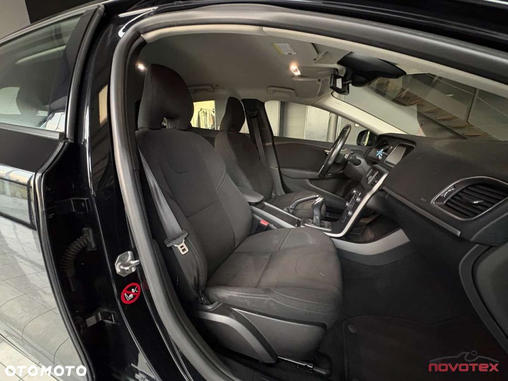 Volvo V40 D2 Momentum - 14