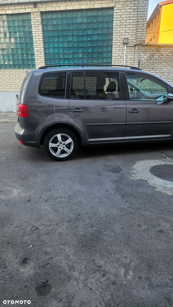 Volkswagen Touran 1.6 TDI DPF Comfortline DSG - 2