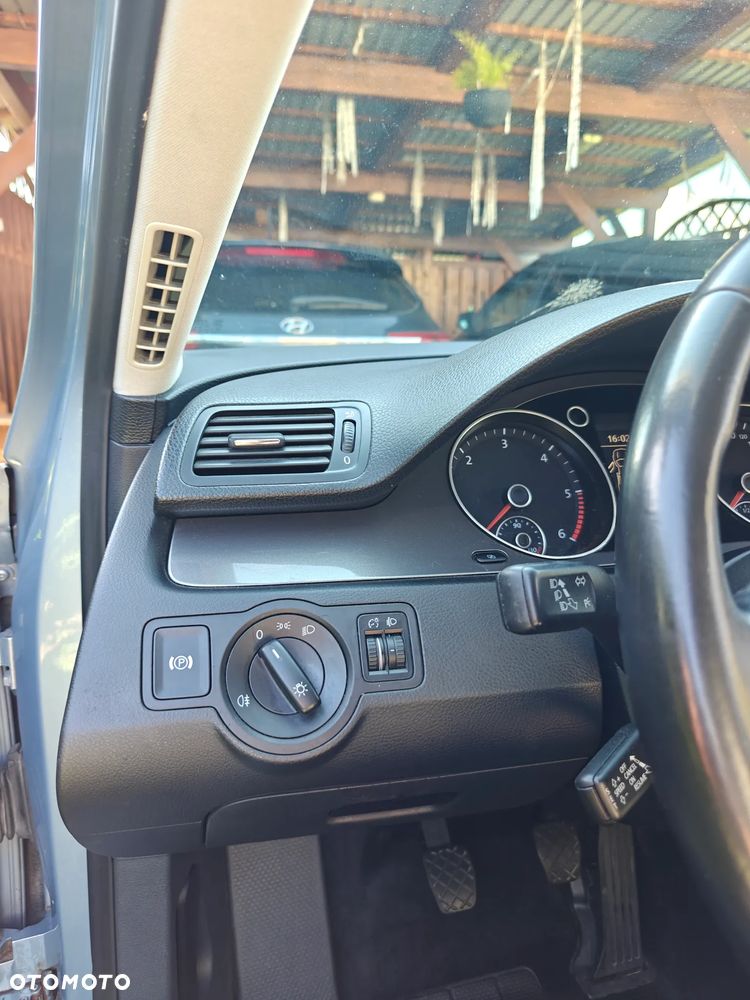 Volkswagen Passat 2.0 TDI DPF BlueMot Trendline - 28
