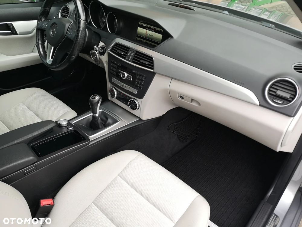 Mercedes-Benz Klasa C 200 CDI BlueEff Avantgarde - 17