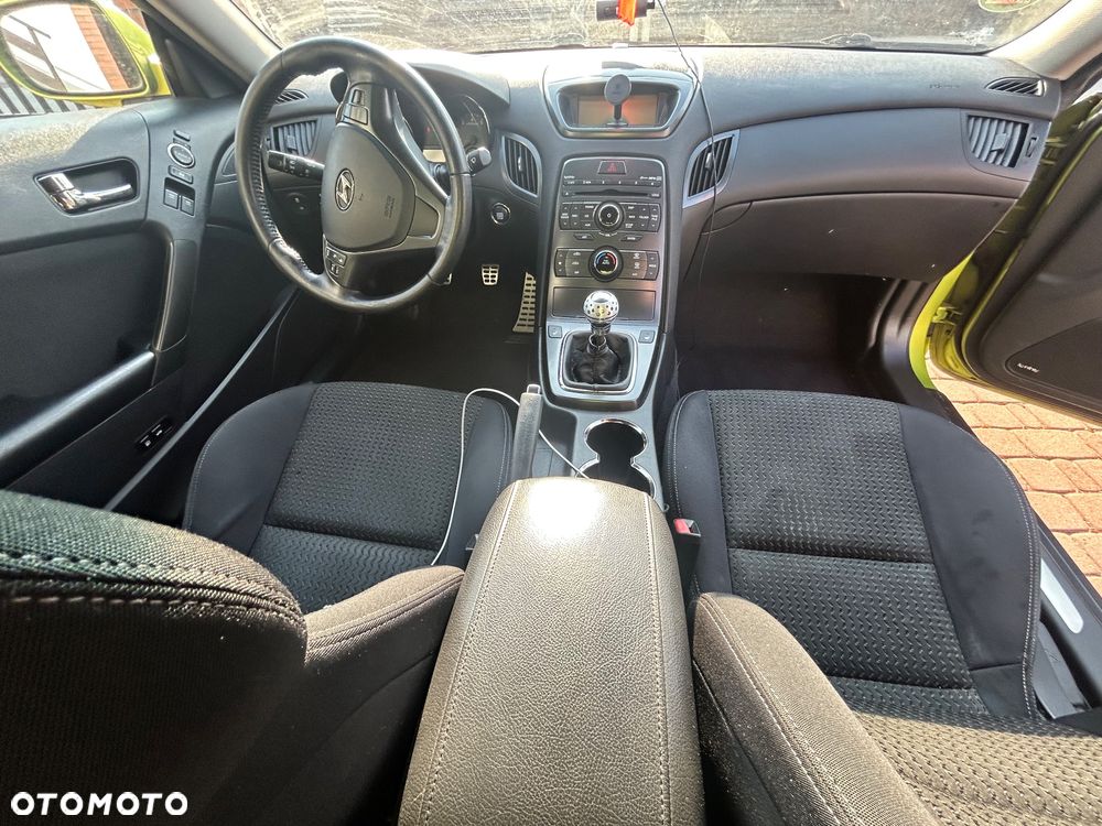Hyundai Genesis Coupe 2.0 T - 8