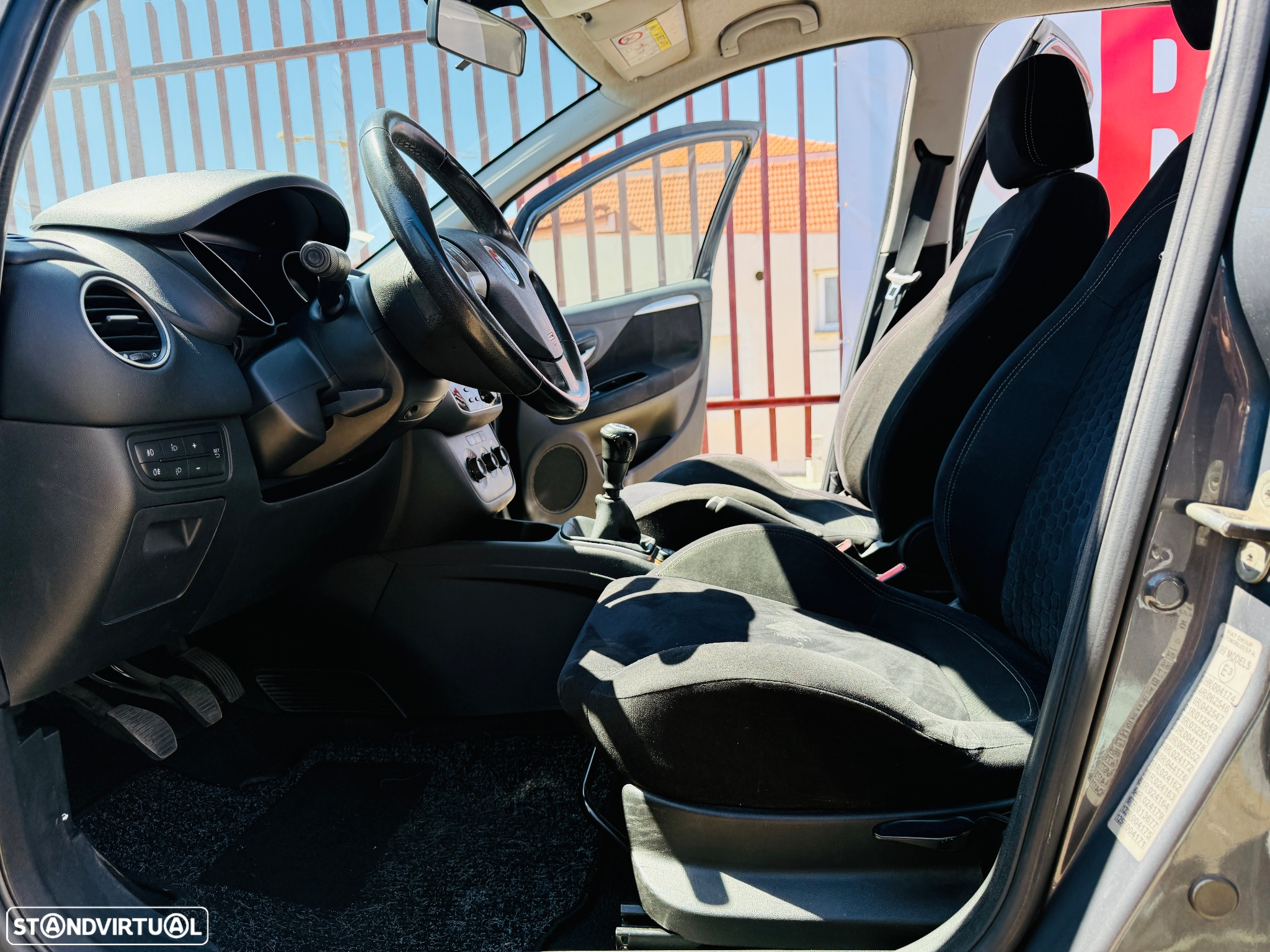 Fiat Punto 1.3 M-Jet Lounge S&S - 14
