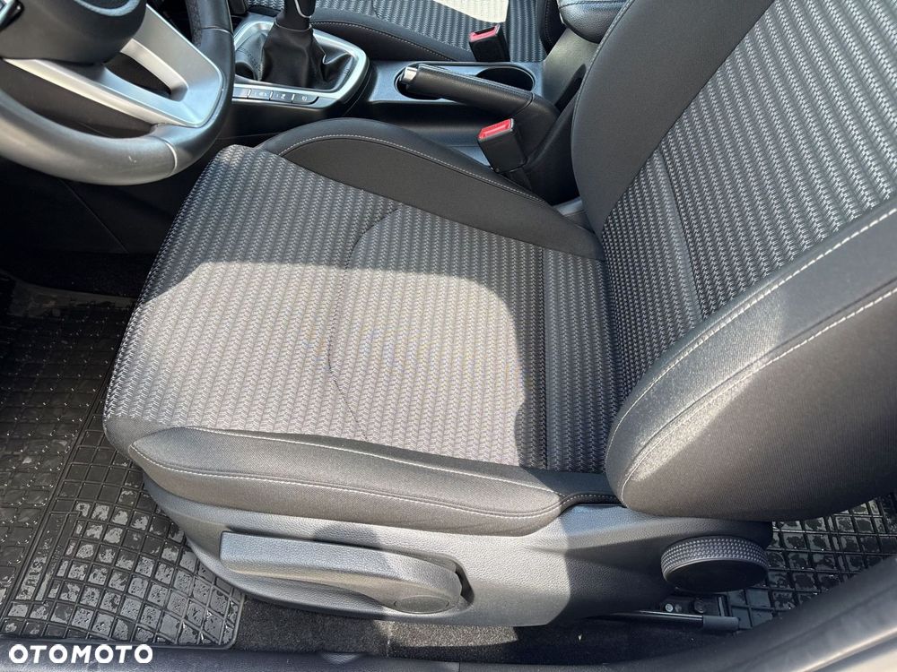 Kia Ceed - 12