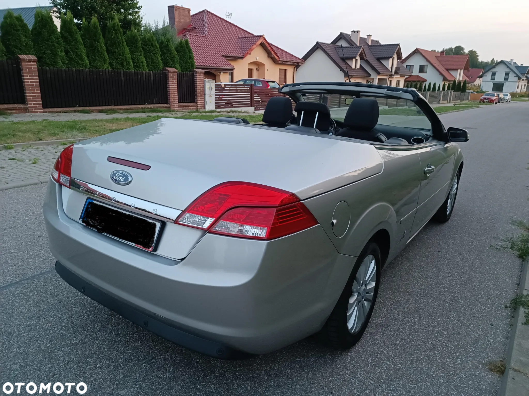 Ford Focus Coupe-Cabriolet 2.0 16V Titanium - 11