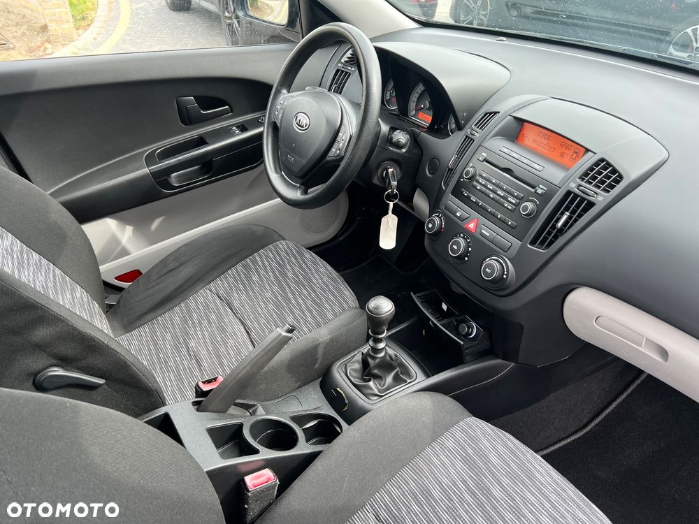 Kia Ceed 1.4 Comfort + - 27