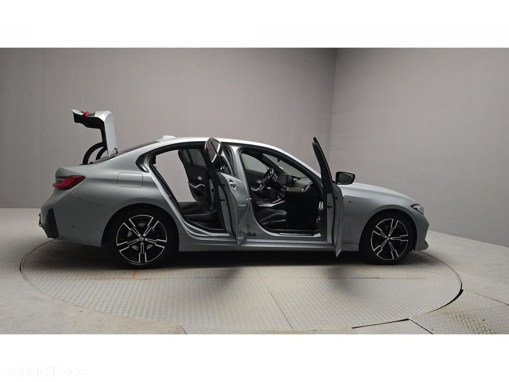 BMW Seria 3 320d xDrive M Sport - 13