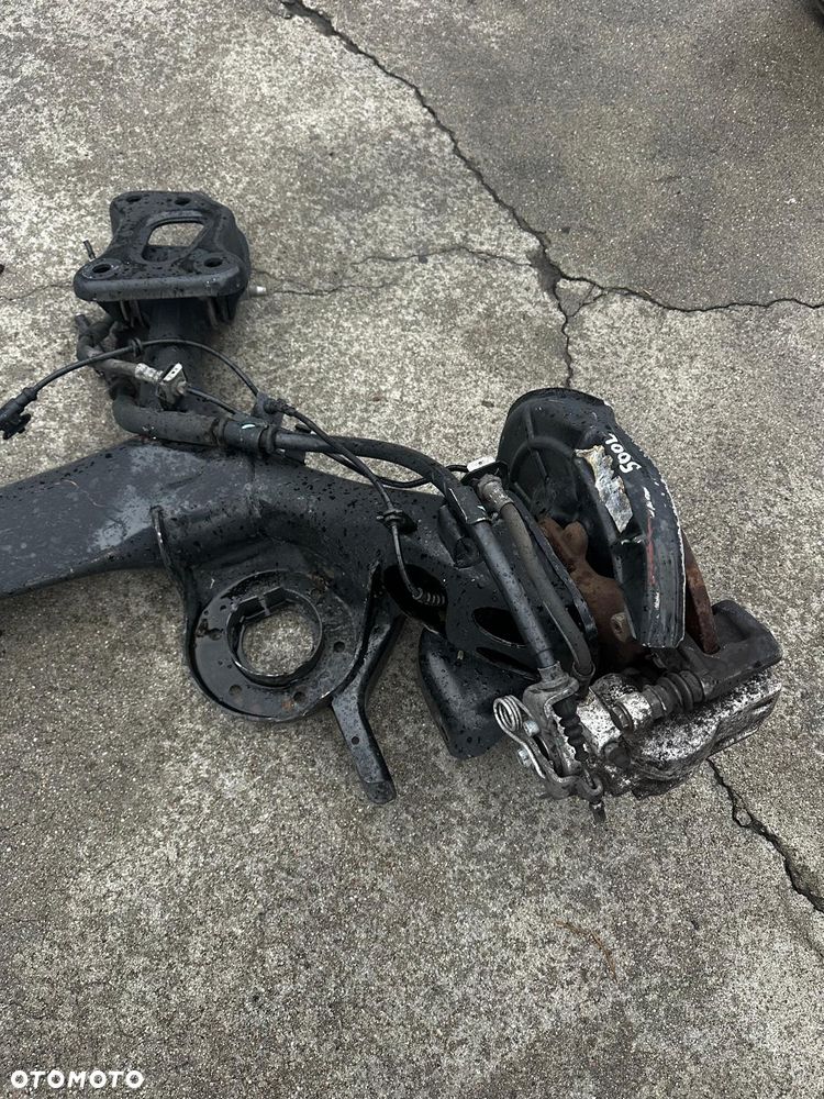 Tylna OŚ Belka Fiat 500L Tarcze Kompletna stan bdb - 6