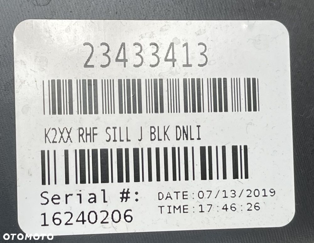 P8 GMC YUKON XL DENALI IV 2015 - OSŁONA PROGU LISTWA PRAWA PRZÓD 23433413 - 6