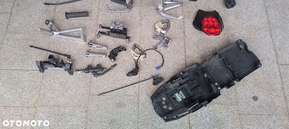 TRIUMPH 675 765 LAMPA TYŁ SET OGON PRZEŁĄCZNIK OWIEWKA - 9