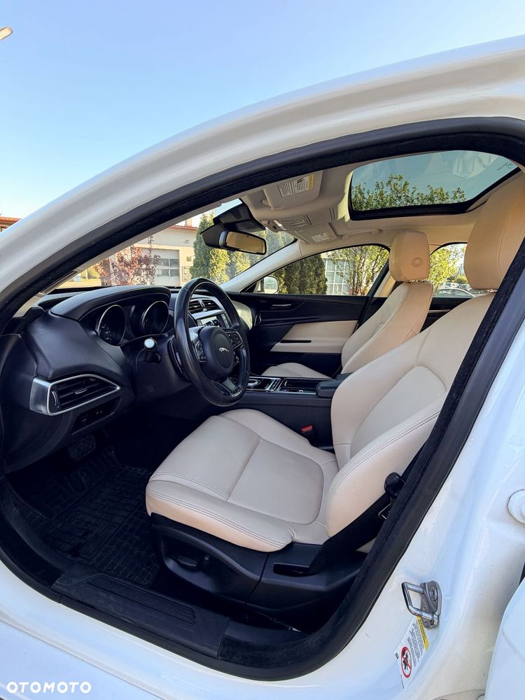 Jaguar XE 25t AWD Prestige - 20