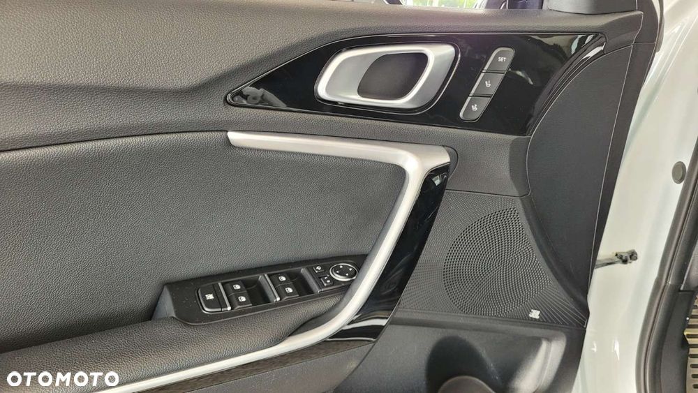 Kia XCeed - 27