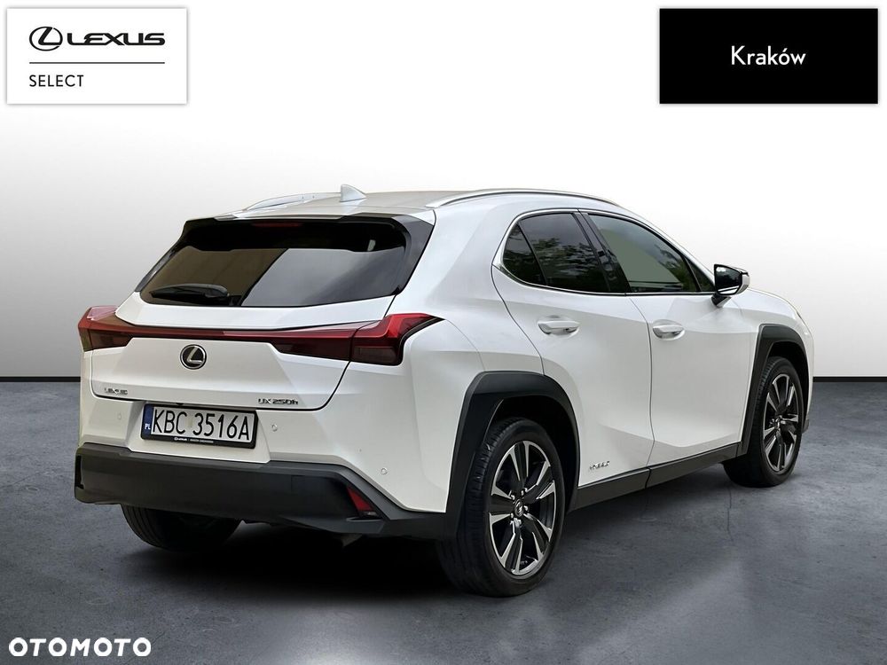 Lexus UX - 5