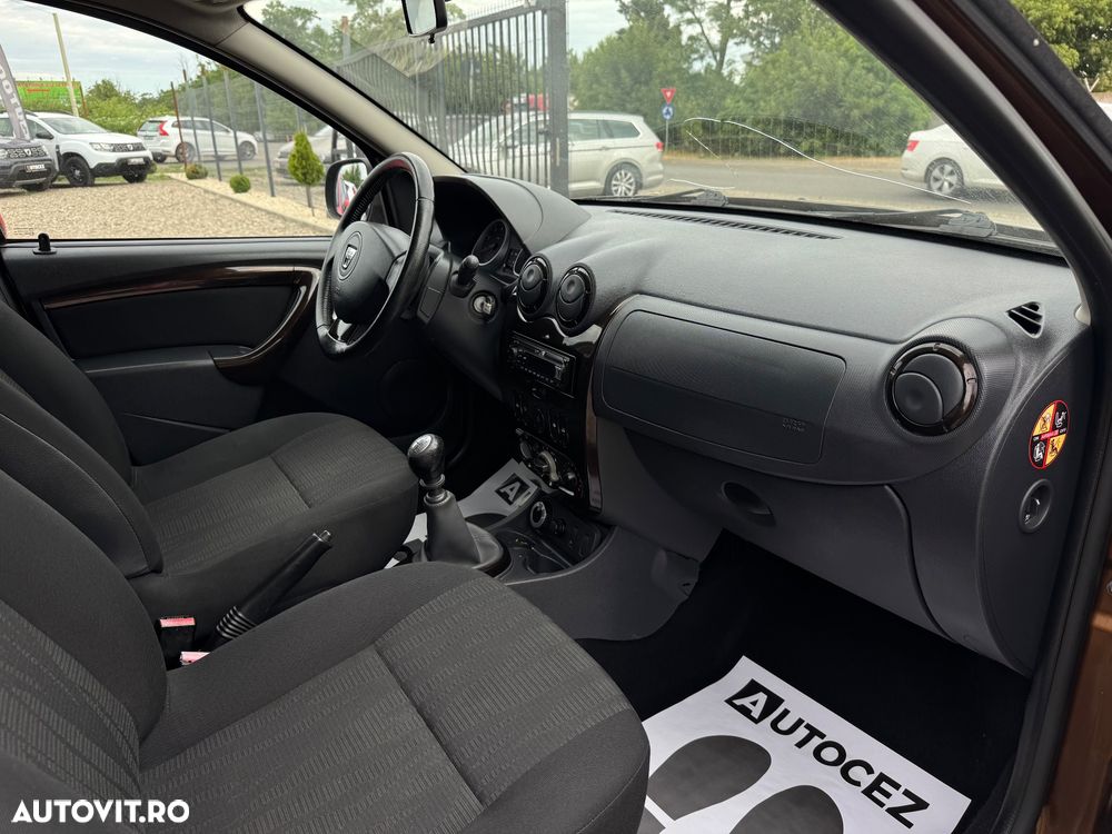 Dacia Duster 1.6 16V 4x4 Prestige - 11