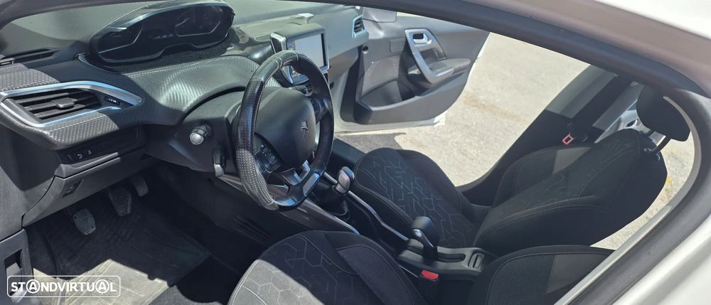 Peugeot 2008 1.2 PureTech Style - 8