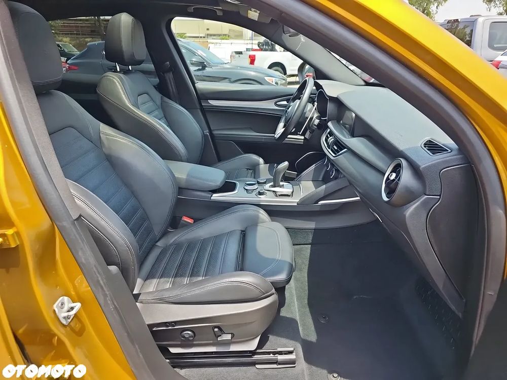 Alfa Romeo Stelvio 2.0 Turbo 16V AT8-Q4 Veloce - 9