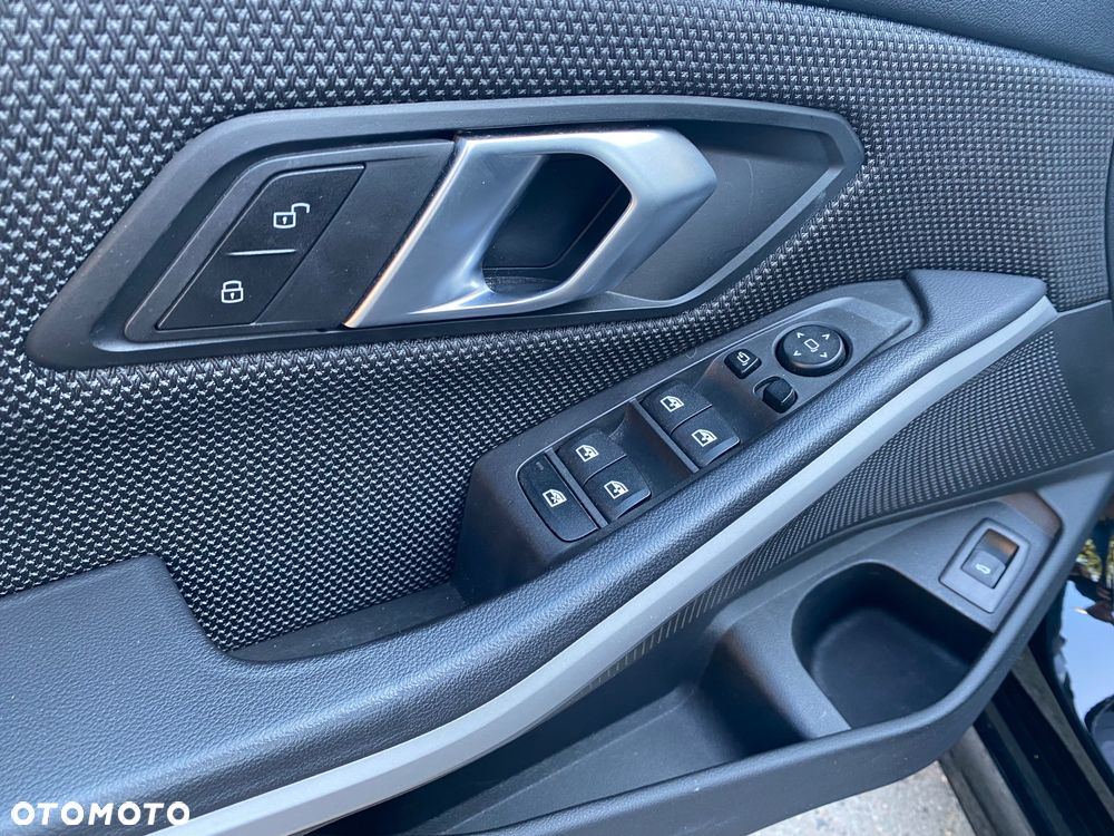 BMW Seria 3 318i Advantage - 18