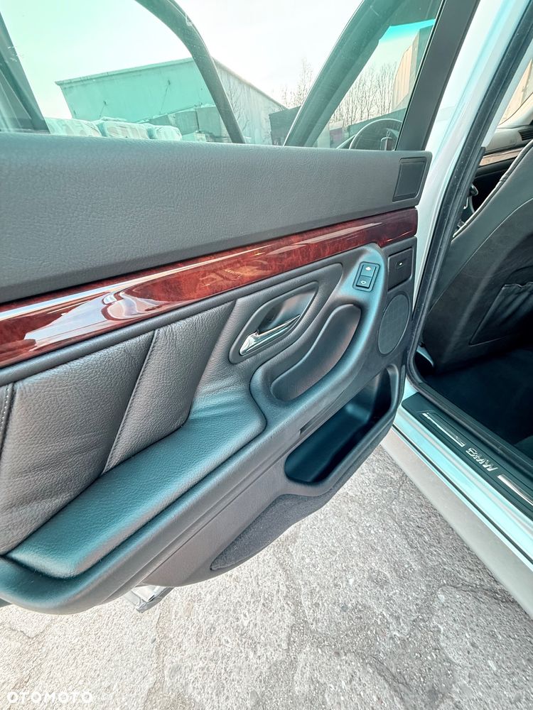 BMW Seria 7 740i - 17
