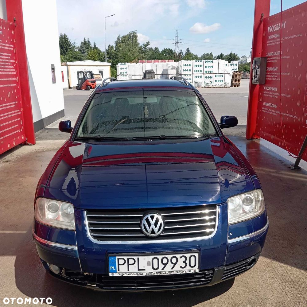 Volkswagen Passat - 1