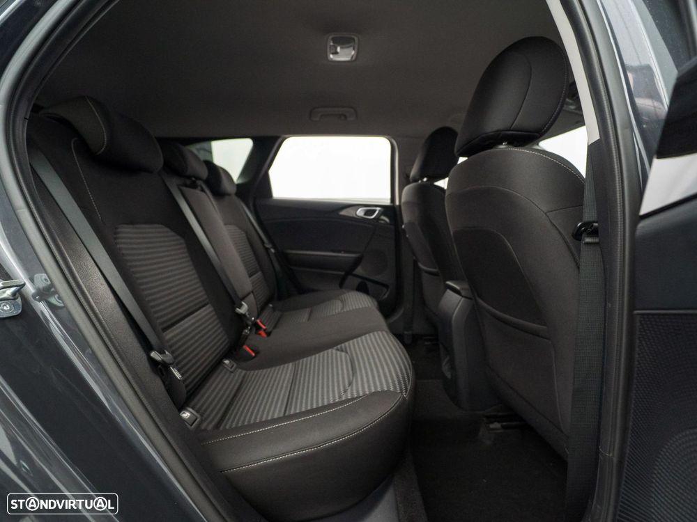 Kia Ceed SW 1.6 CRDi MHEV Dynamic - 34