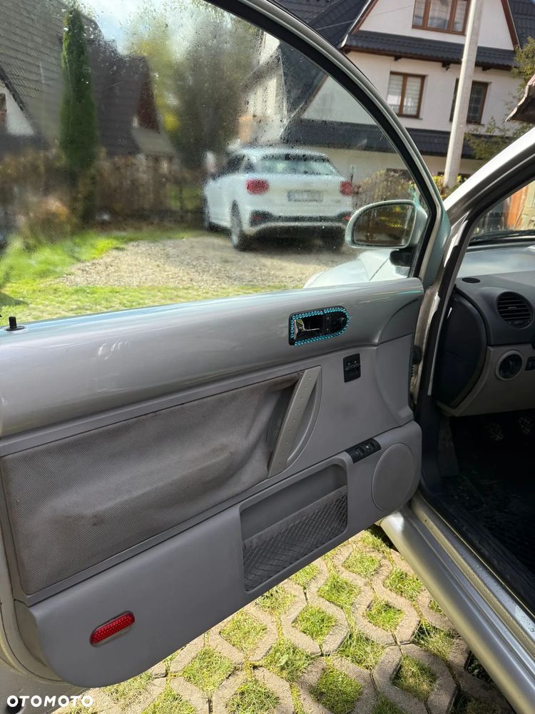 Volkswagen New Beetle - 14