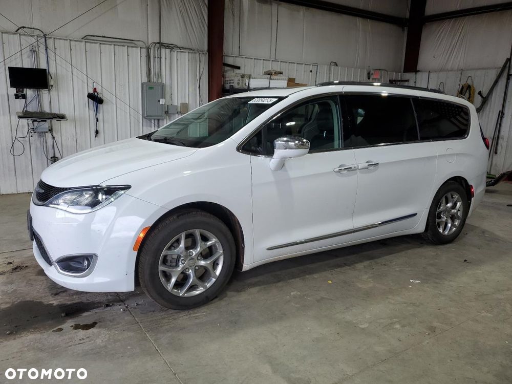 Chrysler Pacifica - 17