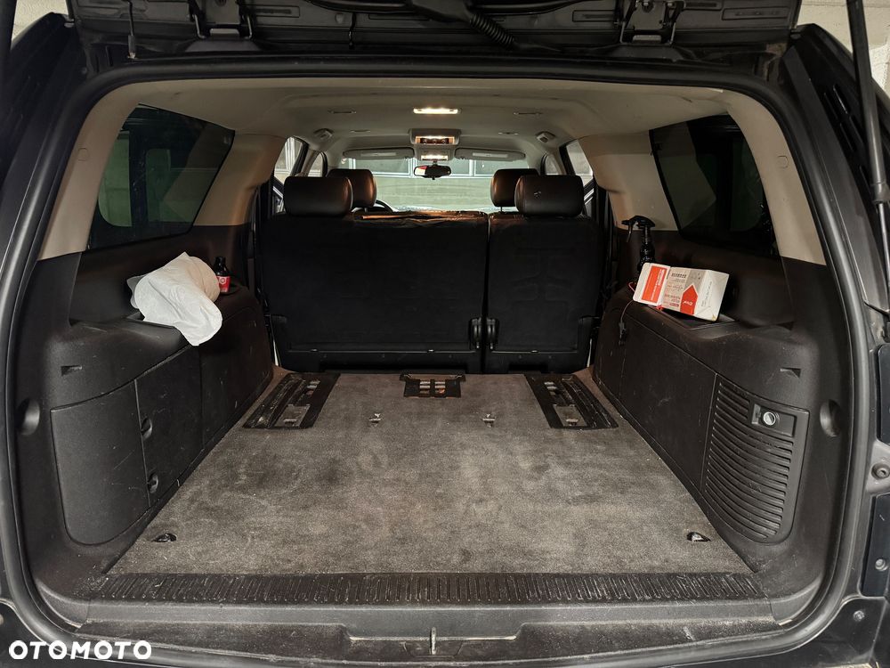 Chevrolet Suburban - 25