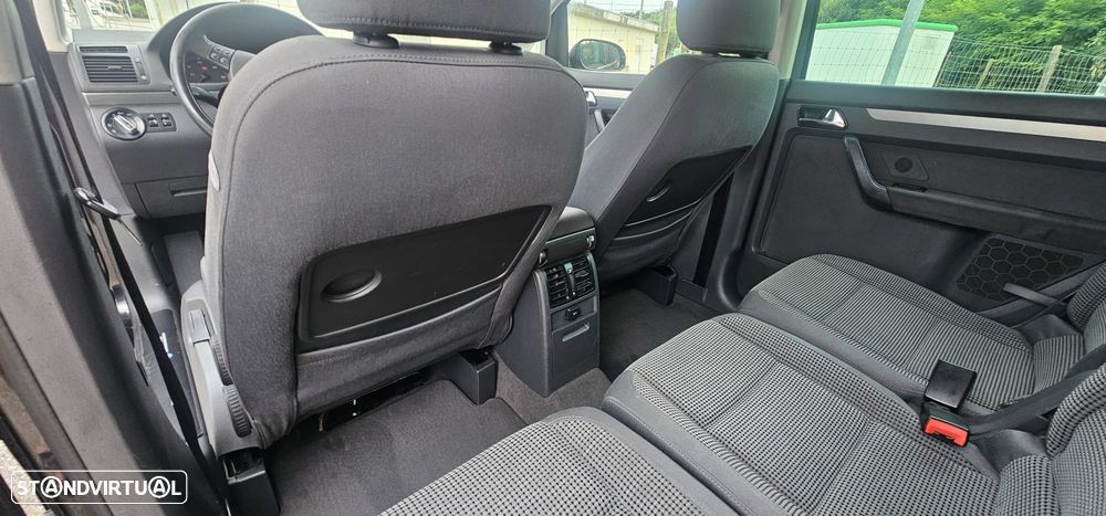 VW Touran 2.0 TDI Highline 7L - 20