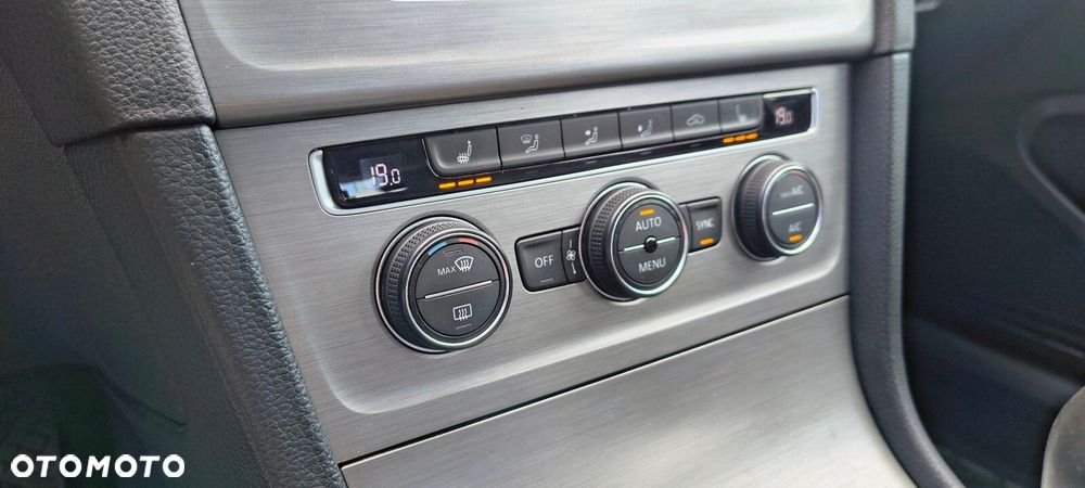 Volkswagen Golf - 25