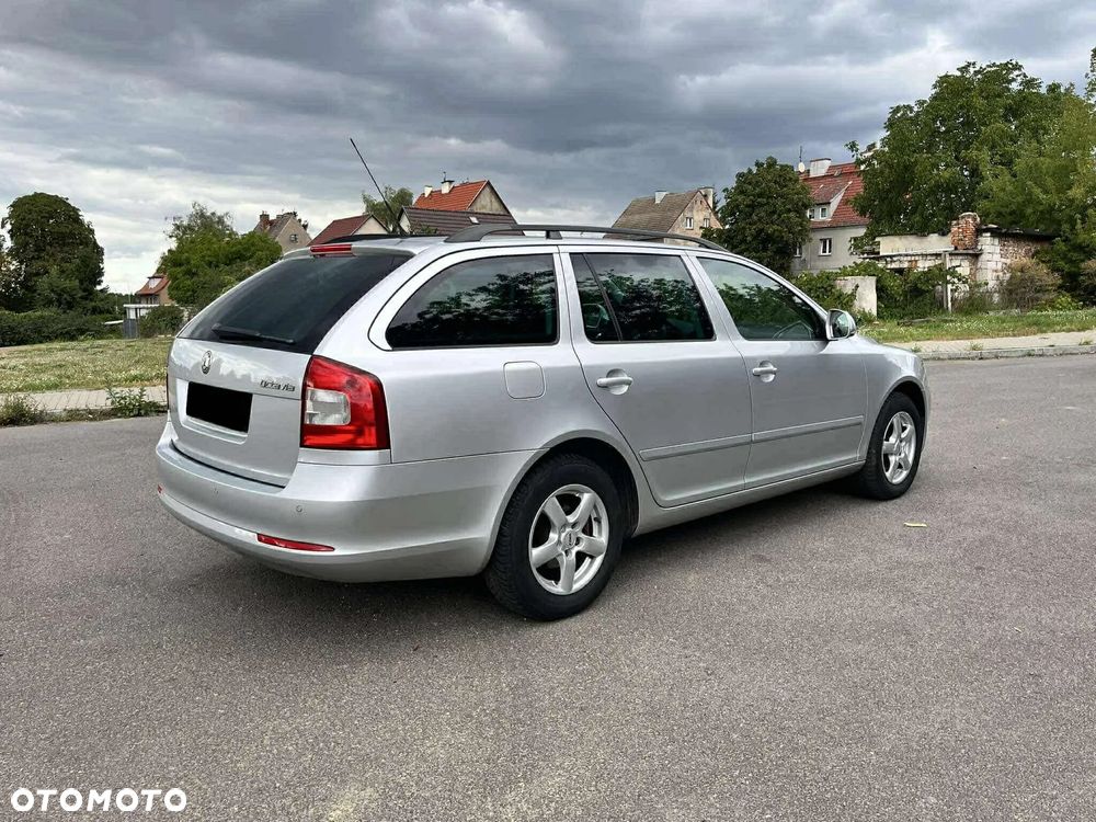 Skoda Octavia 1.8 TSI Ambiente DSG - 2
