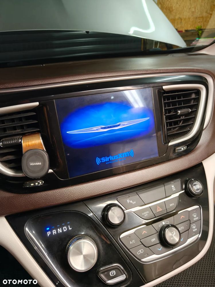 Chrysler Pacifica - 11