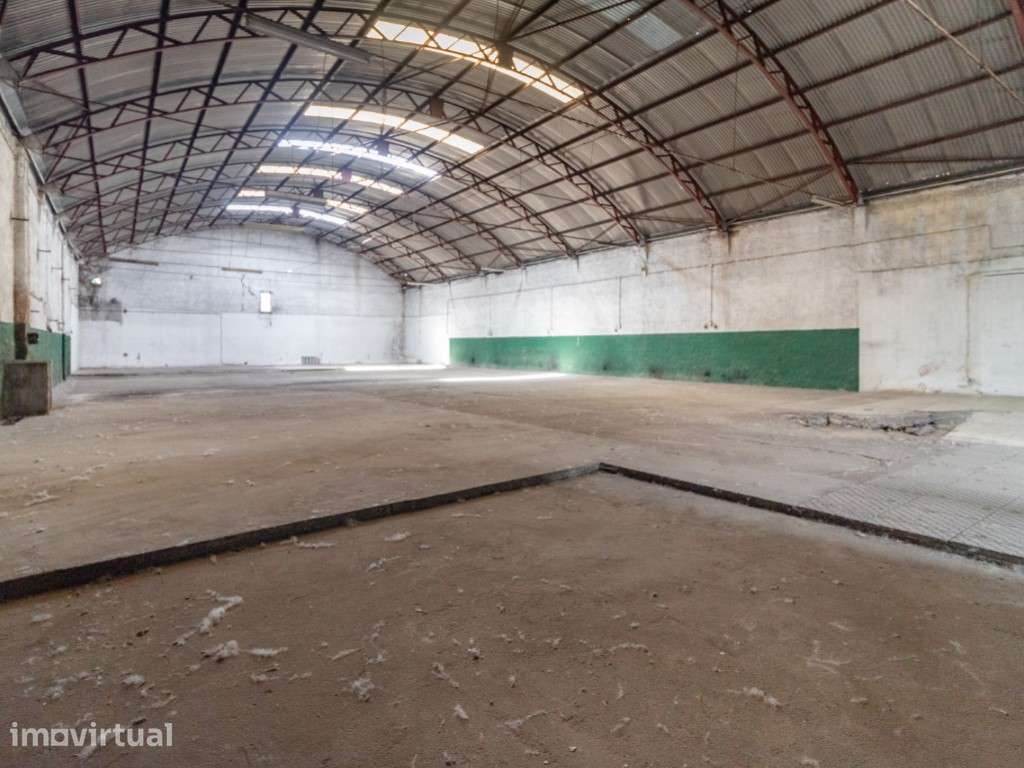 Dois armazéns na zona industrial de Eiras - Grande imagem: 4/14