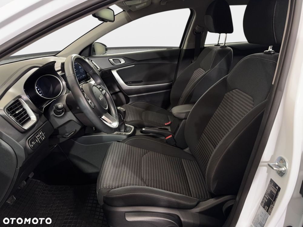 Kia Ceed - 11