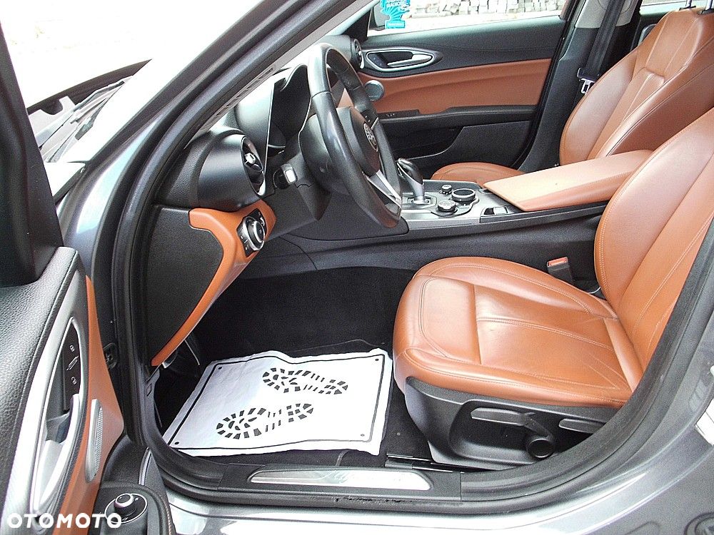 Alfa Romeo Giulia 2.2 AT8 Business - 2