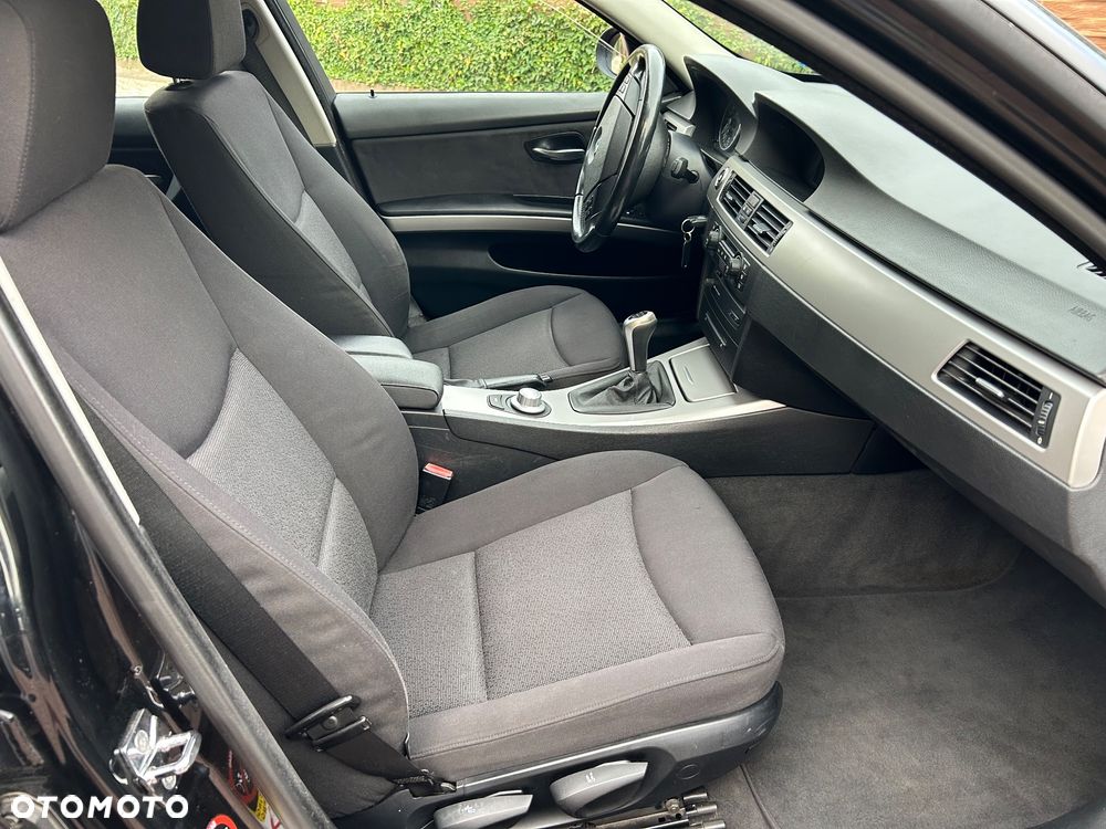 BMW Seria 3 320d DPF Edition Fleet Sport - 29