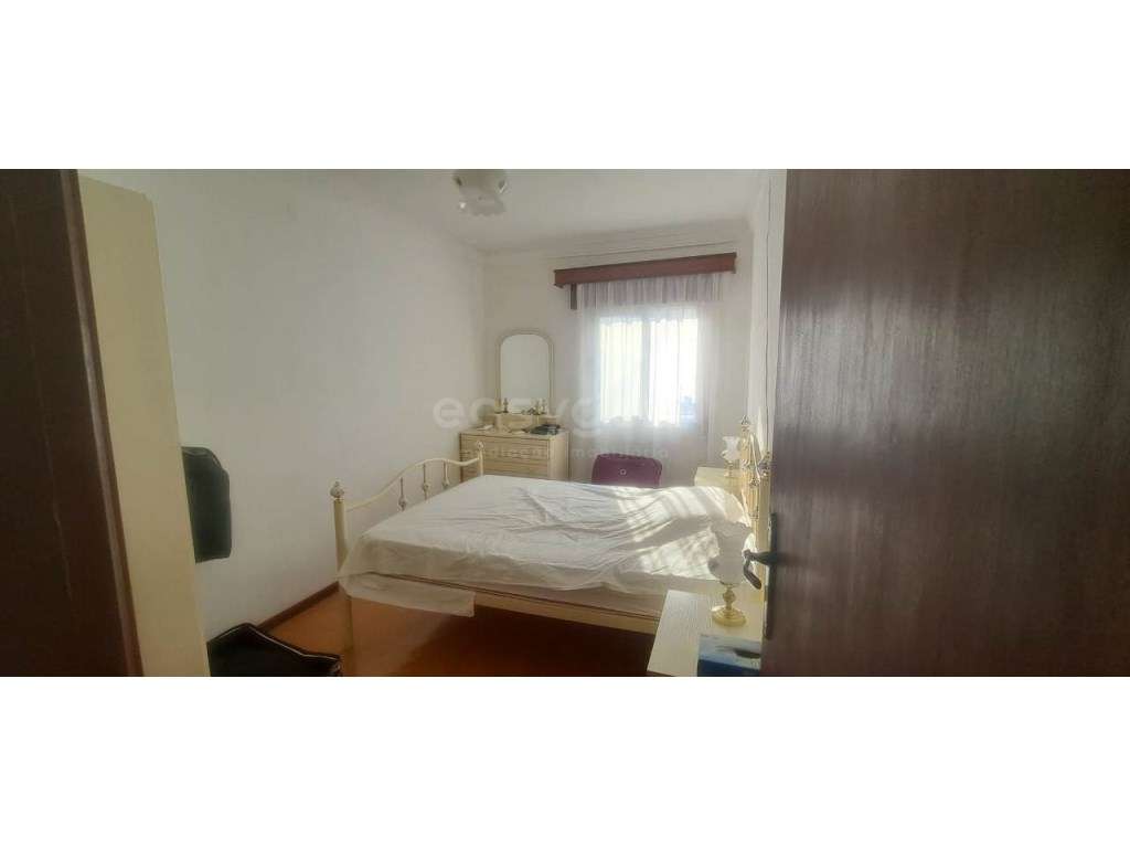 Moradia V3 + V3 com duas garagens em Torre de Moncorvo. - Grande imagem: 5/13