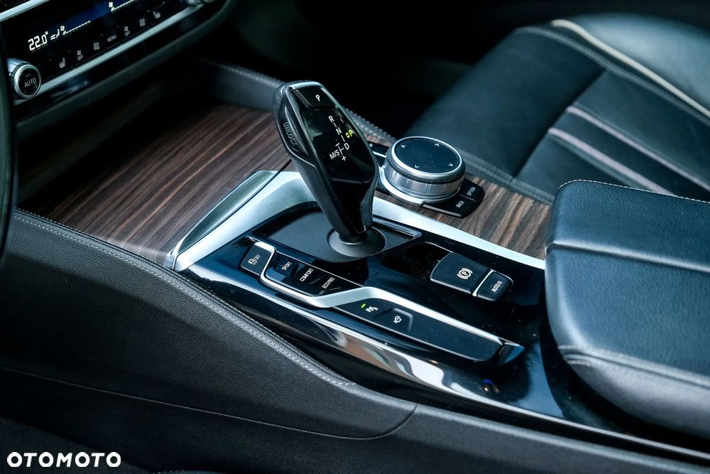 BMW Seria 5 520d xDrive Luxury Line - 23