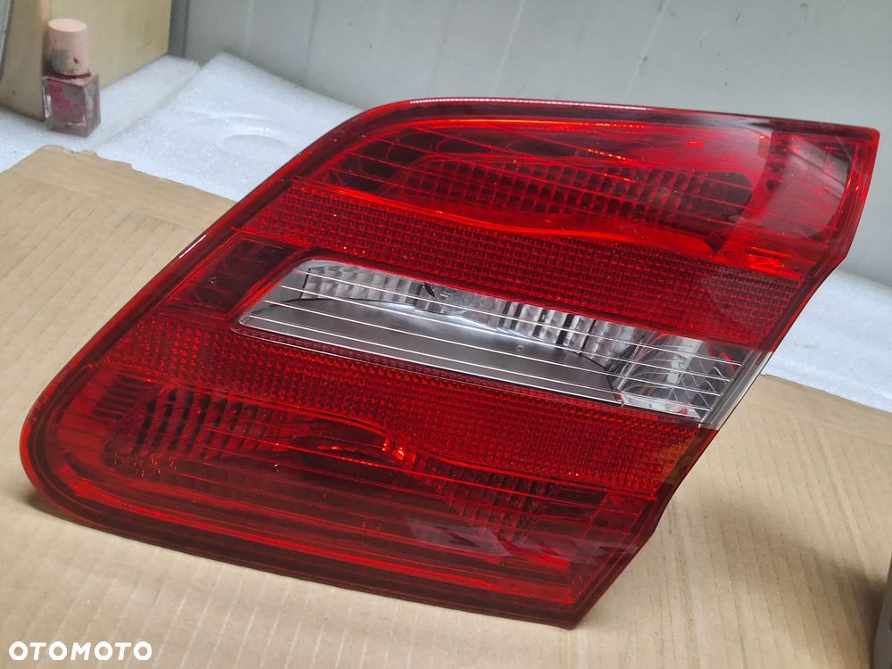 MERCEDES B-KLASA W246 LAMPY TYLNEJ KLAPY BAGAŻNIKA LEWA PRAWA  A2468200864 A2468200764 - 5
