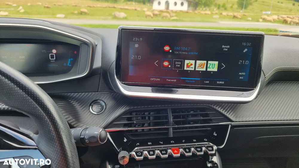 Peugeot 2008 1.2 L PureTech STT GT Line - 4