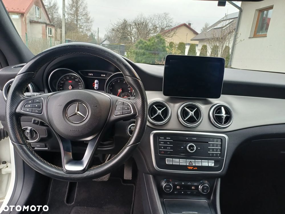 Mercedes-Benz CLA 250 4Matic 7G-DCT UrbanStyle Edition - 17