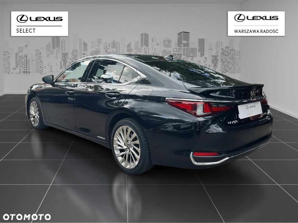 Lexus ES 300h Business Edition - 4