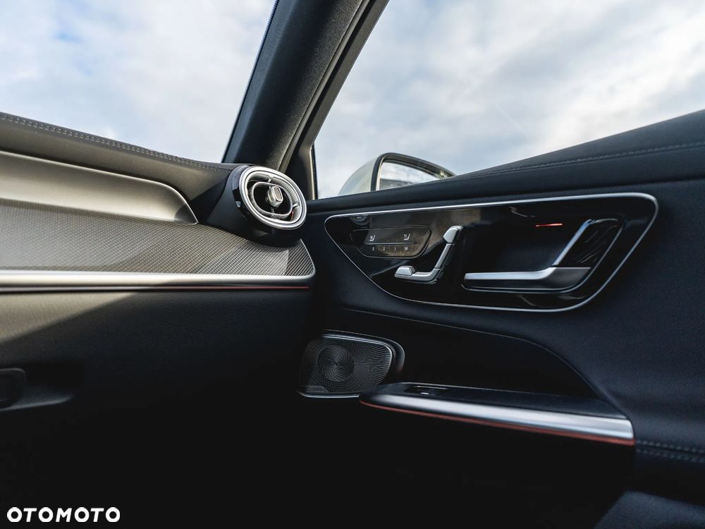 Mercedes-Benz GLC ver-300-4matic-9g--tronic-amg-line-plus - 33