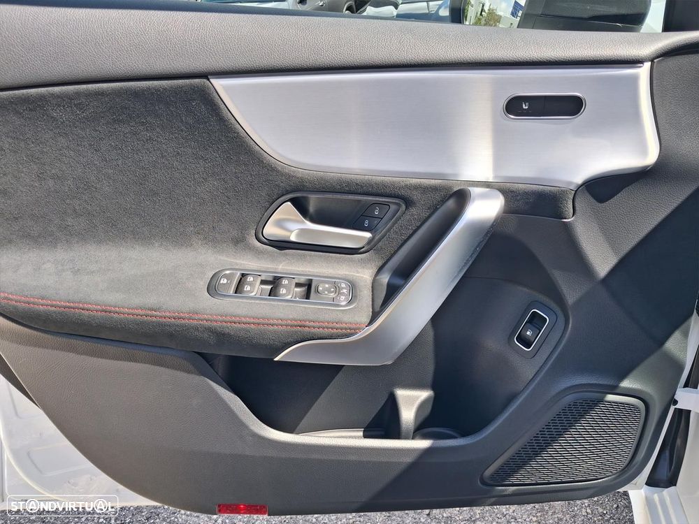 Mercedes-Benz A 250 e AMG Line - 10
