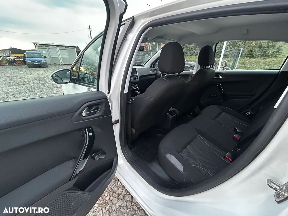 Peugeot 208 95 VTI Allure - 15