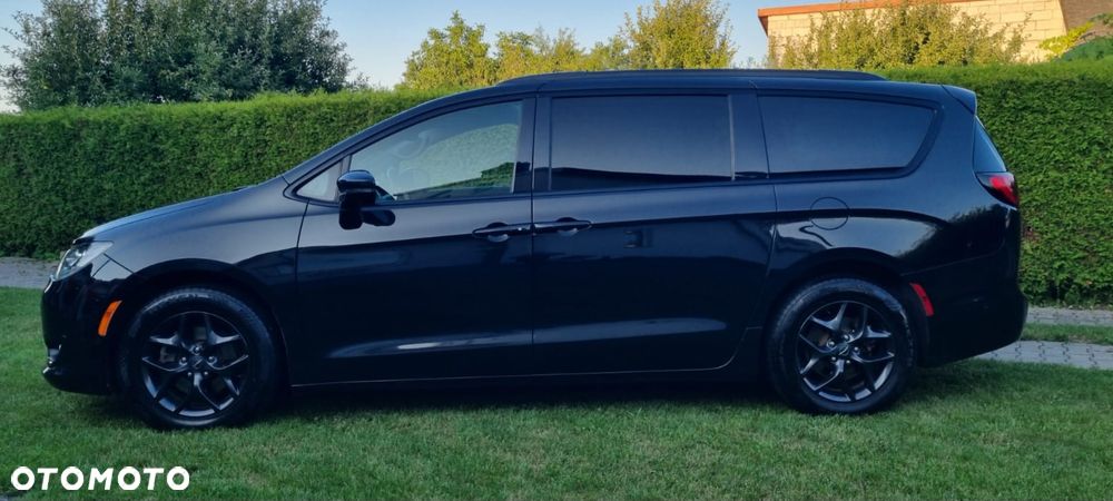 Chrysler Pacifica - 6