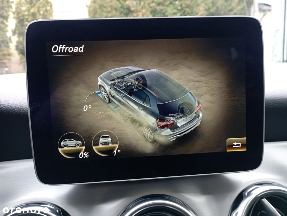 Mercedes-Benz GLA 220 4-Matic AMG Line - 25