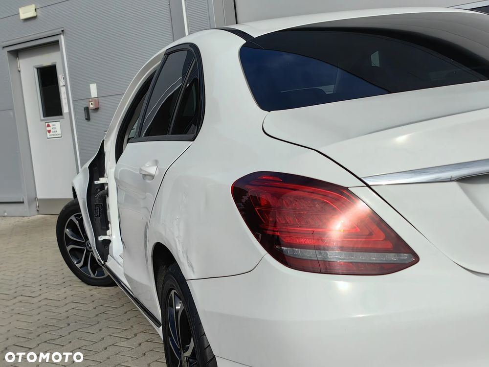 Mercedes-Benz Klasa C 220 d 4MATIC 9G-TRONIC - 33